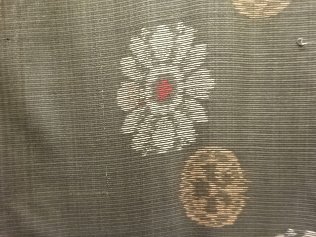 アンティーク　花模様織り出し本場泥大島紬着物